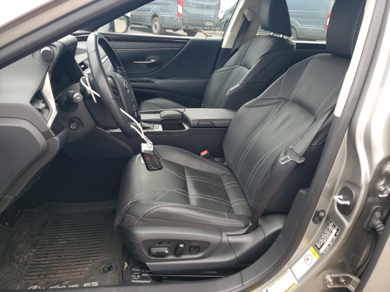 2019 Lexus ES - Image 7