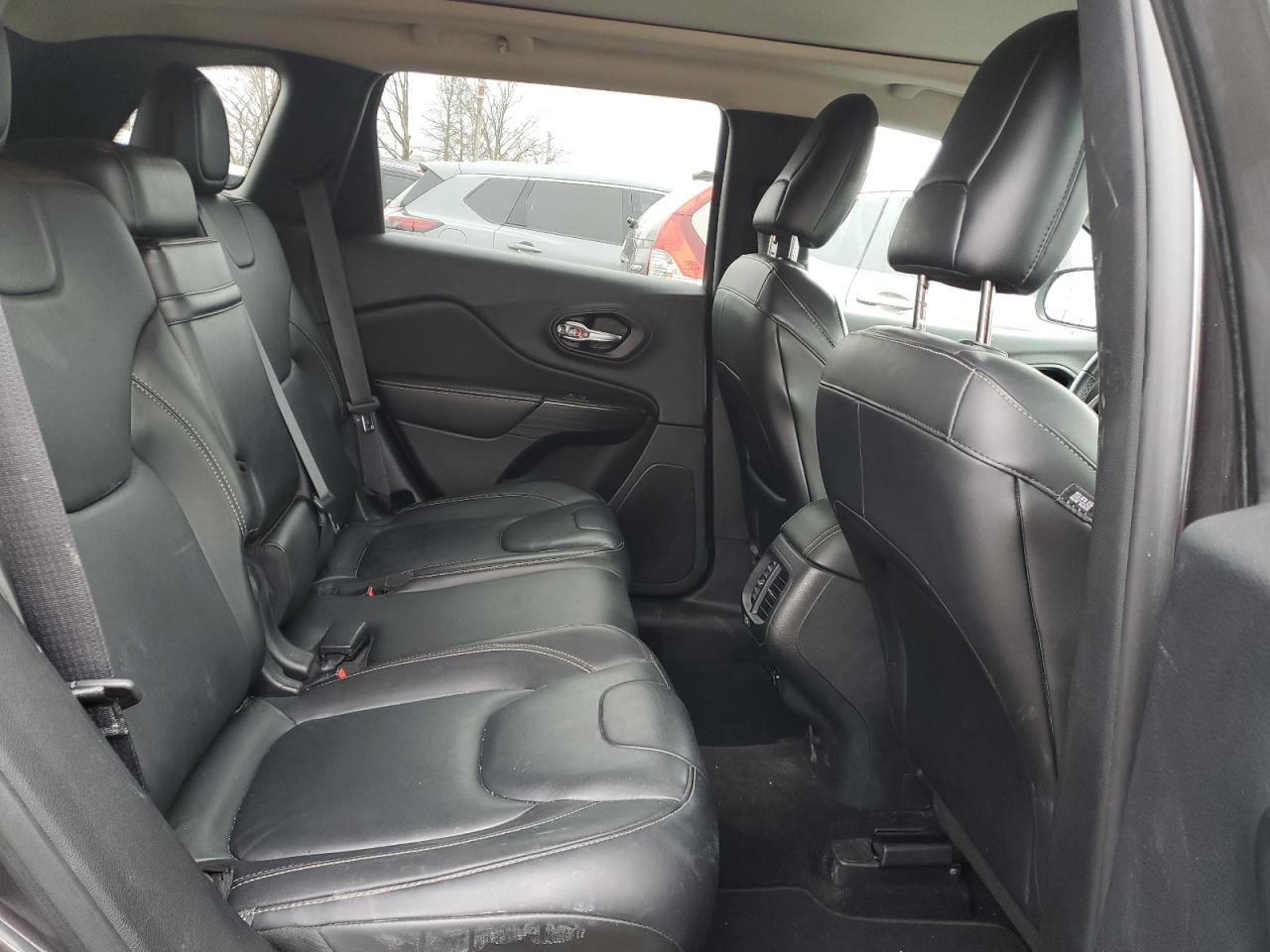 2016 Jeep Grand Cherokee - Image 11