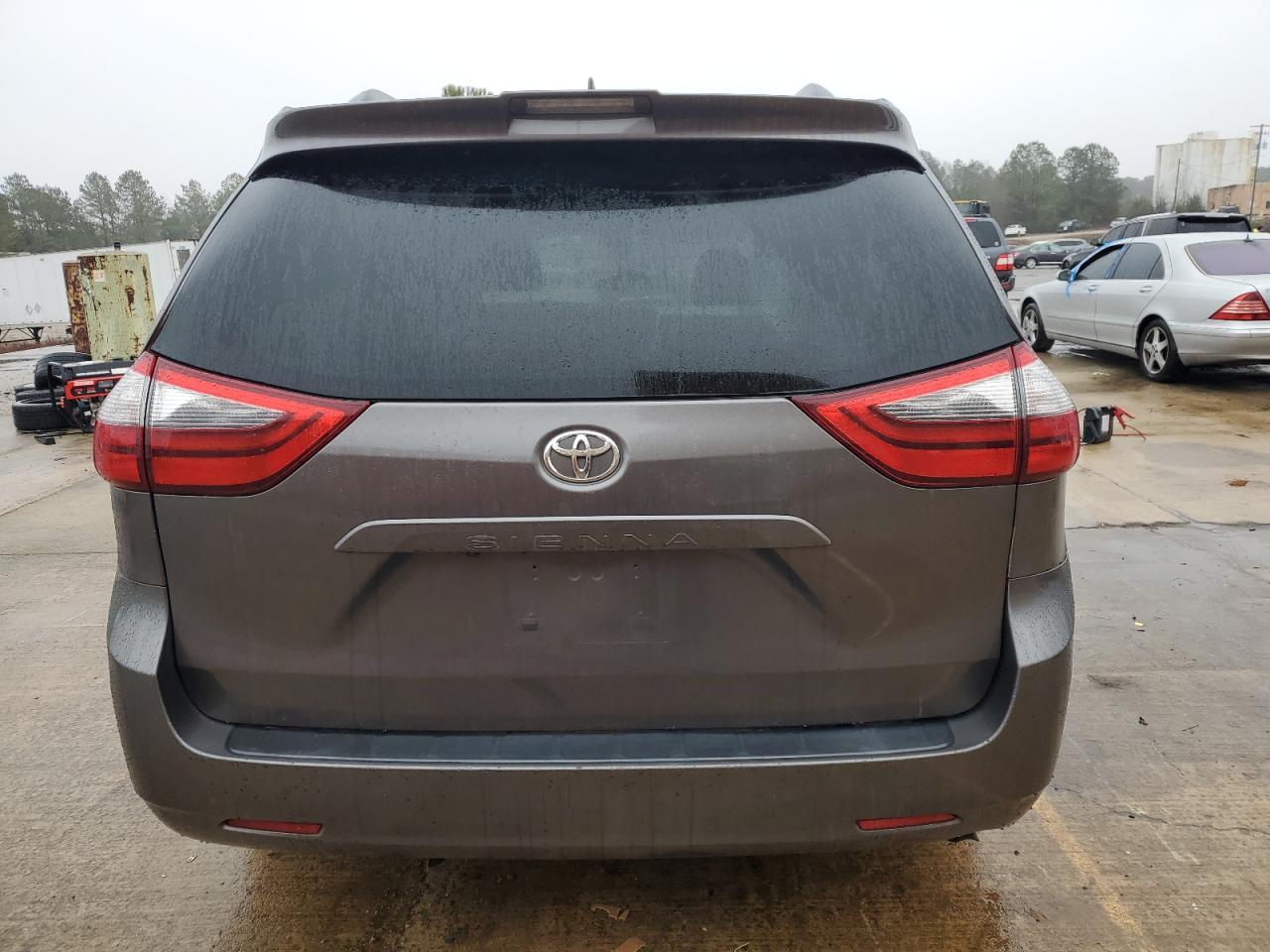 2020 Toyota Sienna - Image 6