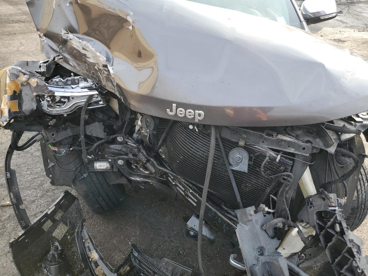 2014 Jeep Grand Cherokee - Image 13