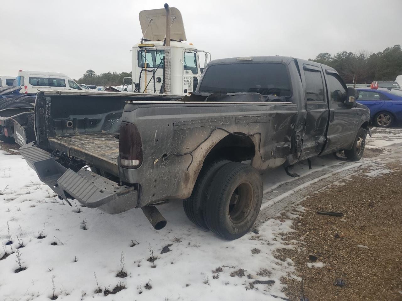 2004 Ford F350 - Image 3