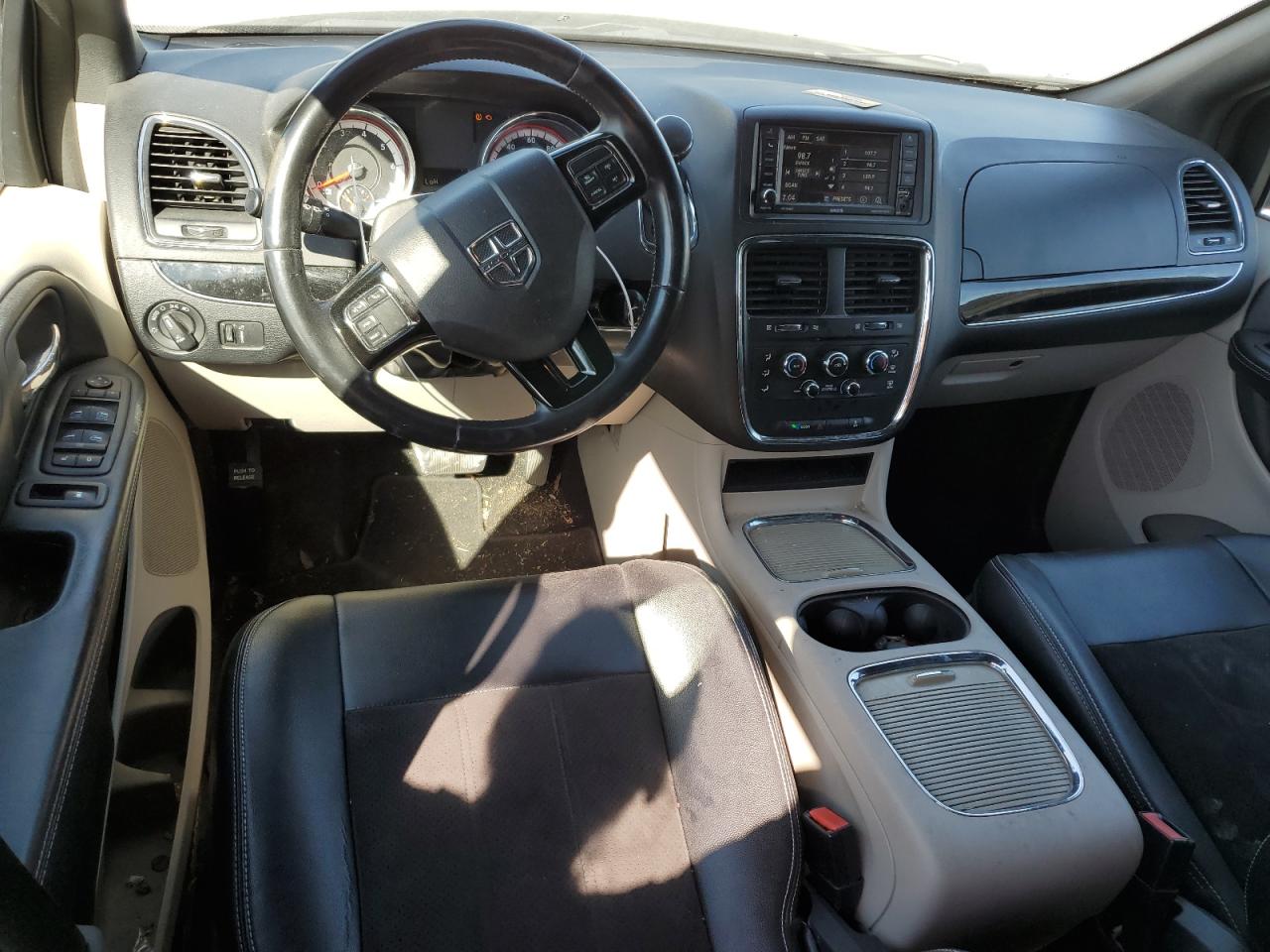 2019 Dodge Caravan - Image 8