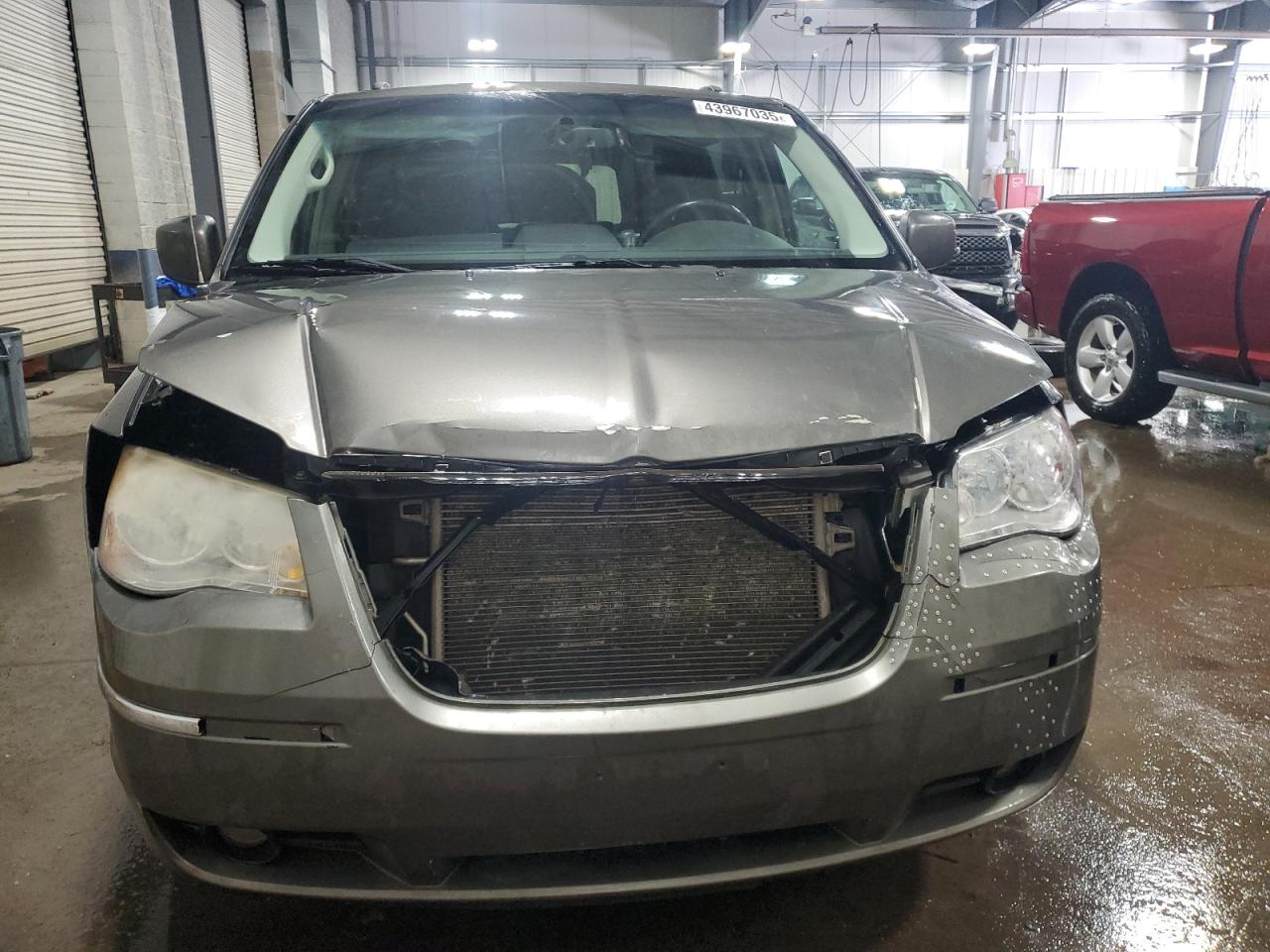 2010 Chrysler Town & Country - Image 5