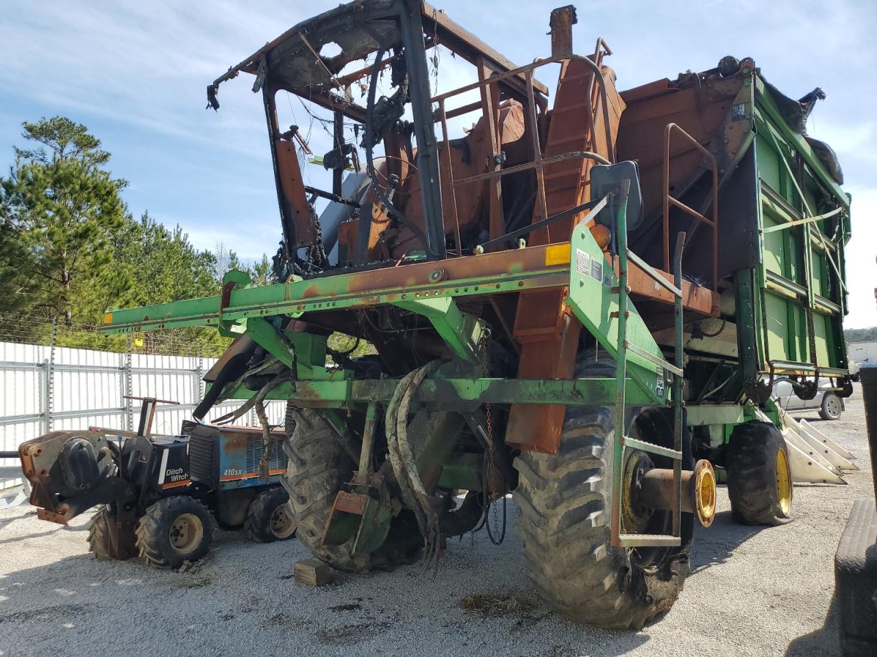 1997 John Deere 9965 Cotton Picker en Venta en Harleyville, SC - Burn - Interior