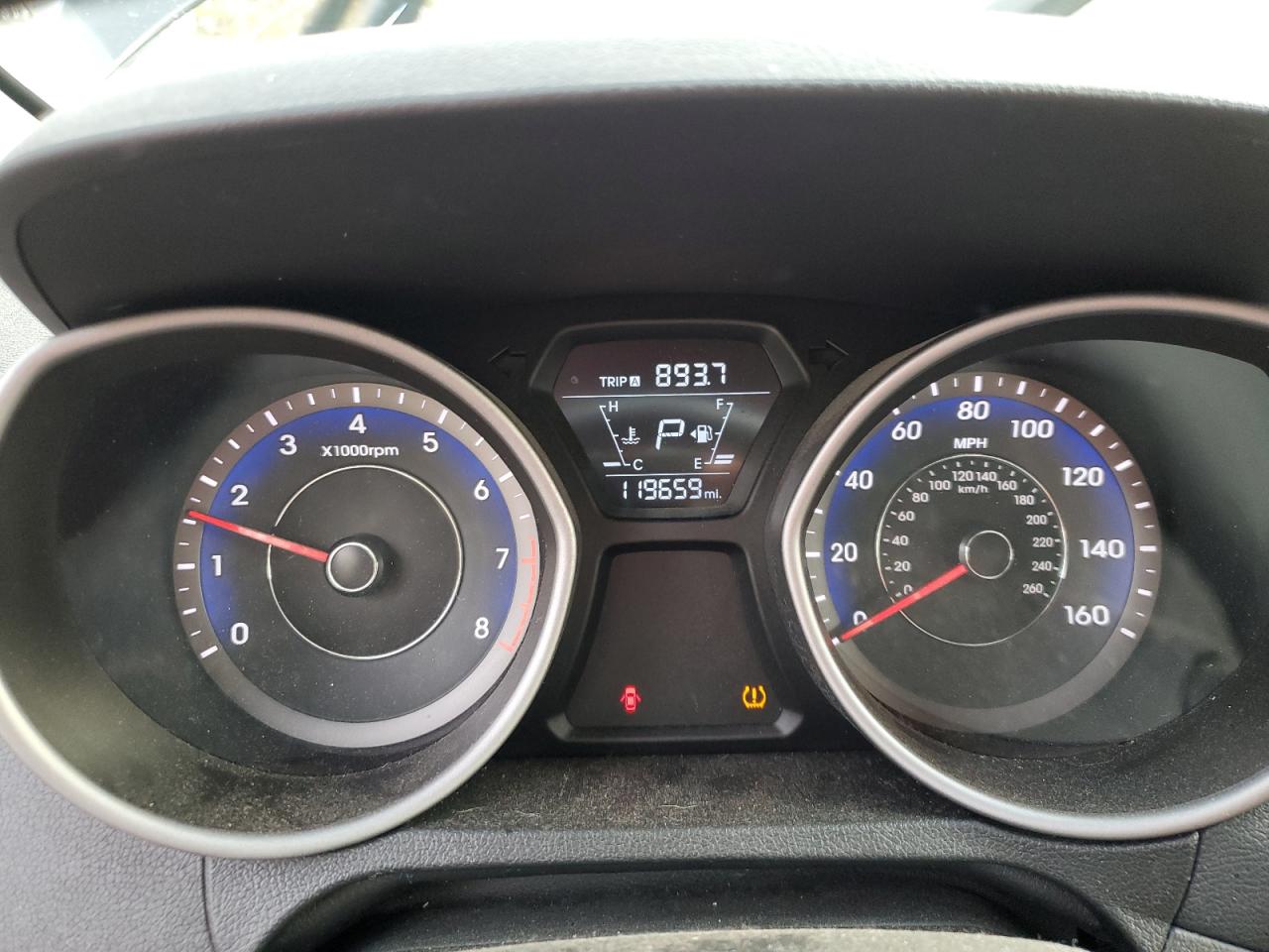 2015 Hyundai Elantra - Image 9