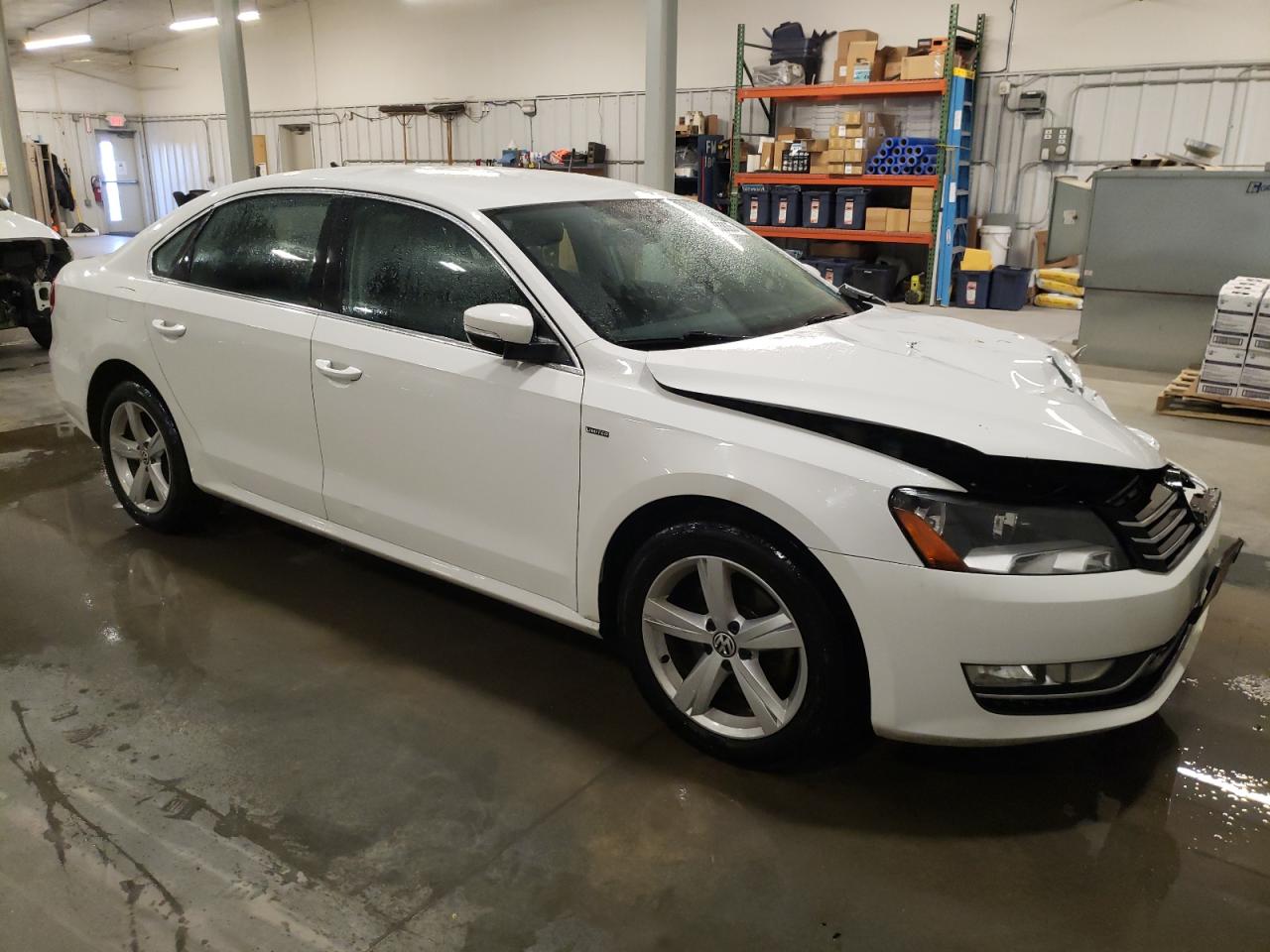 2015 Volkswagen Passat - Image 4