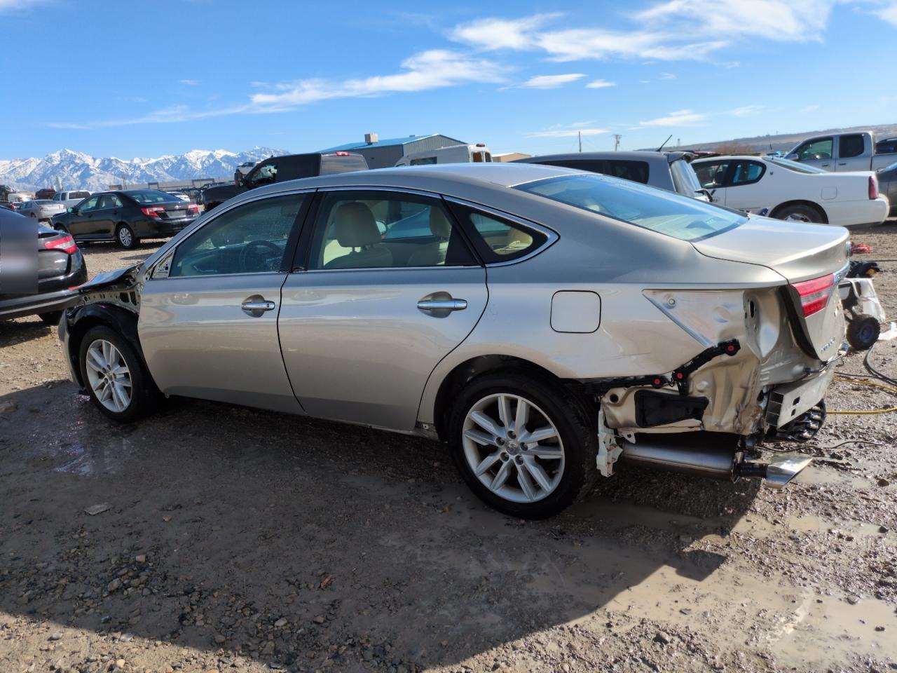 2013 Toyota Avalon - Image 2