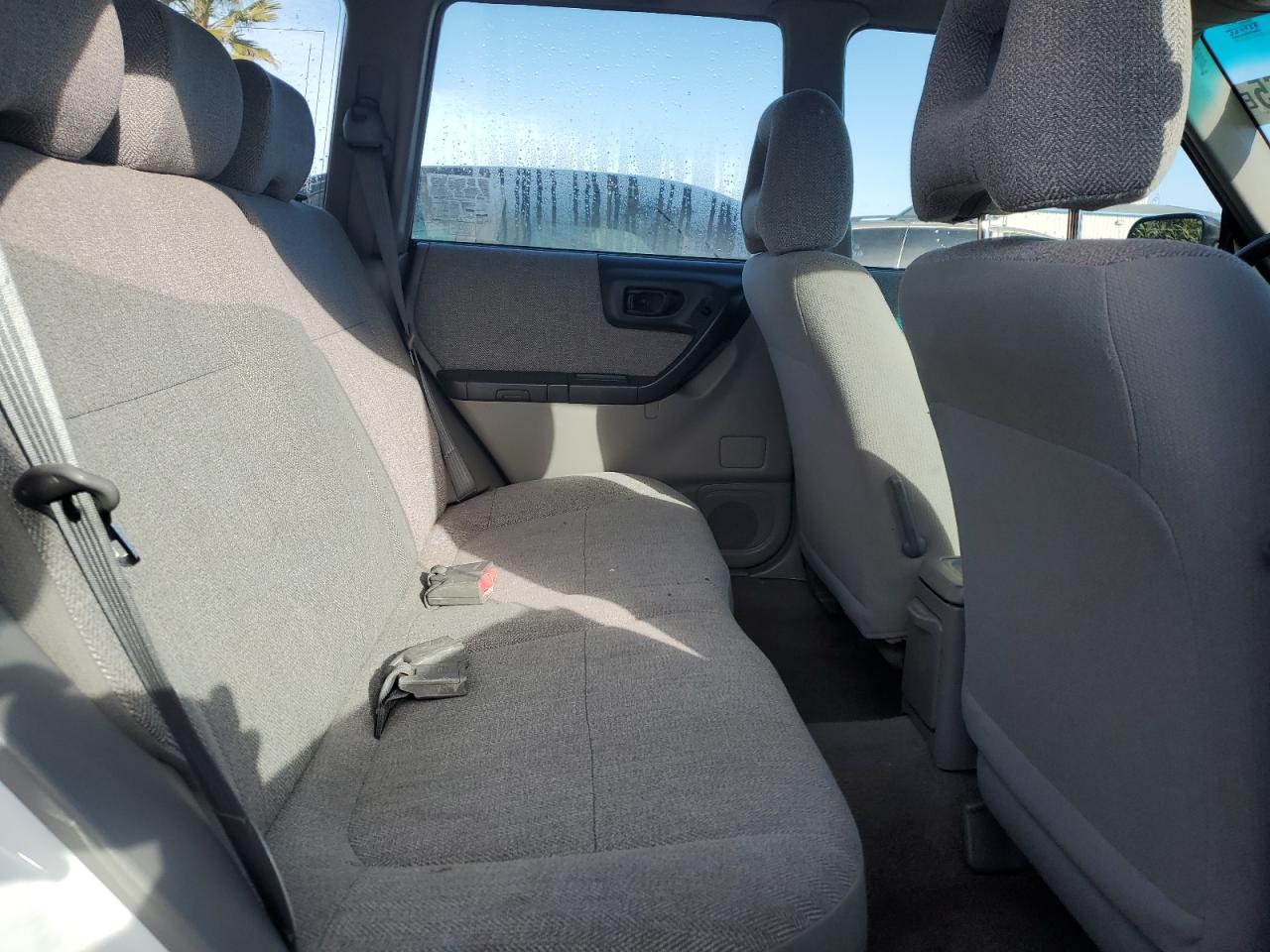 2001 Subaru Forester - Image 11