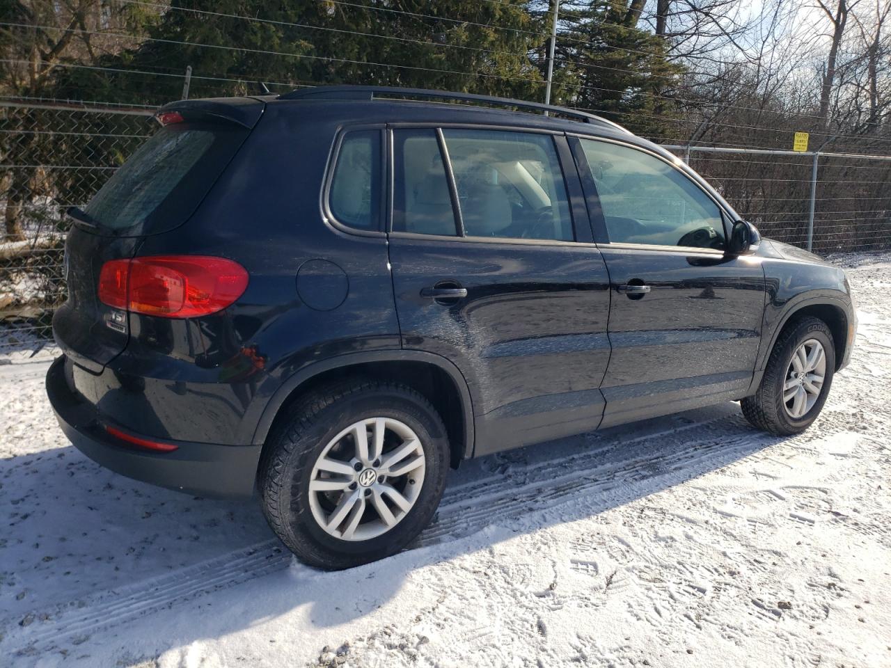 2016 Volkswagen Tiguan - Image 3