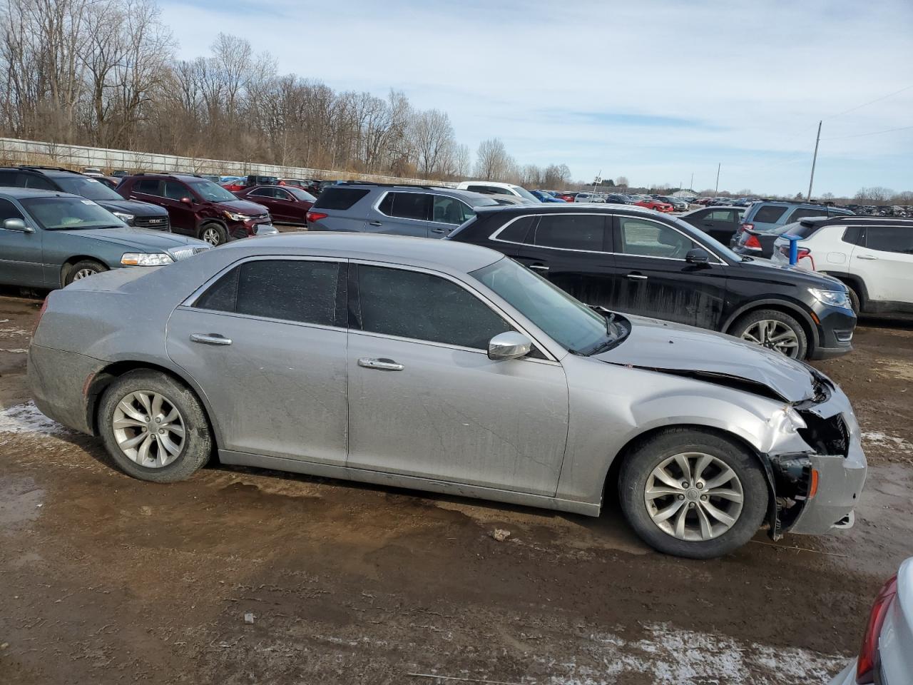 2015 Chrysler 300 - Image 4
