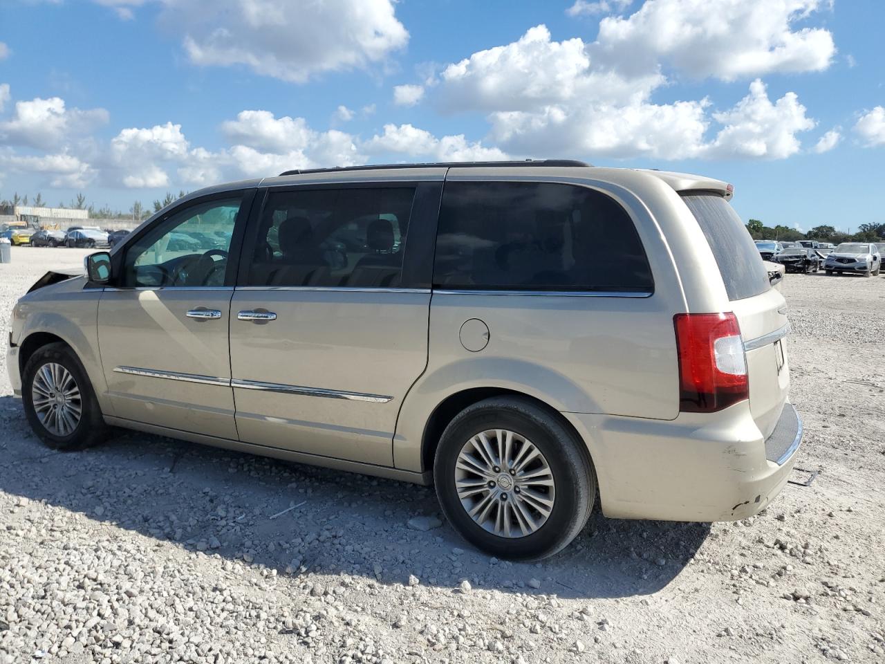 2015 Chrysler Town & Country - Image 2
