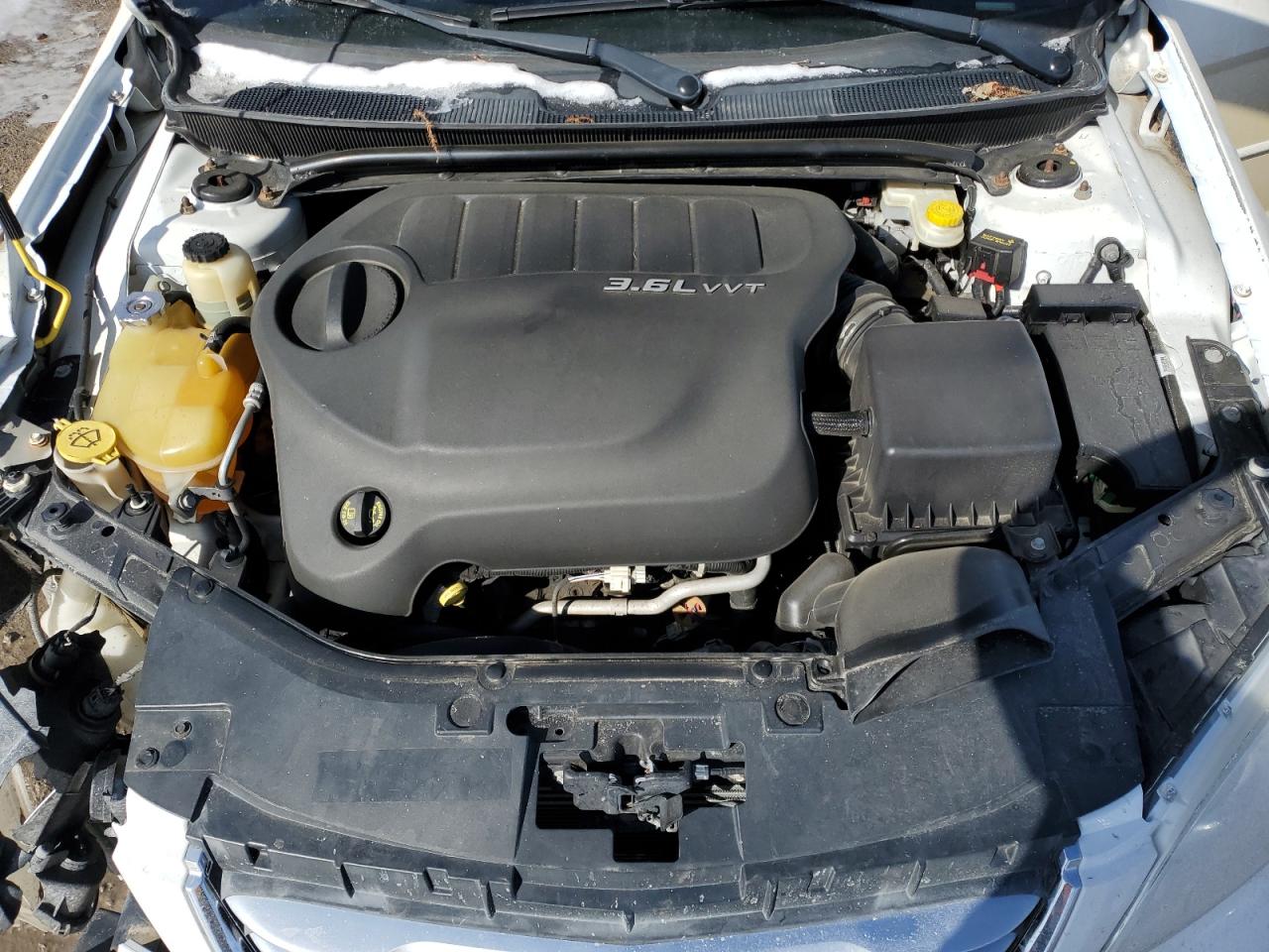2013 Chrysler 200 - Image 13