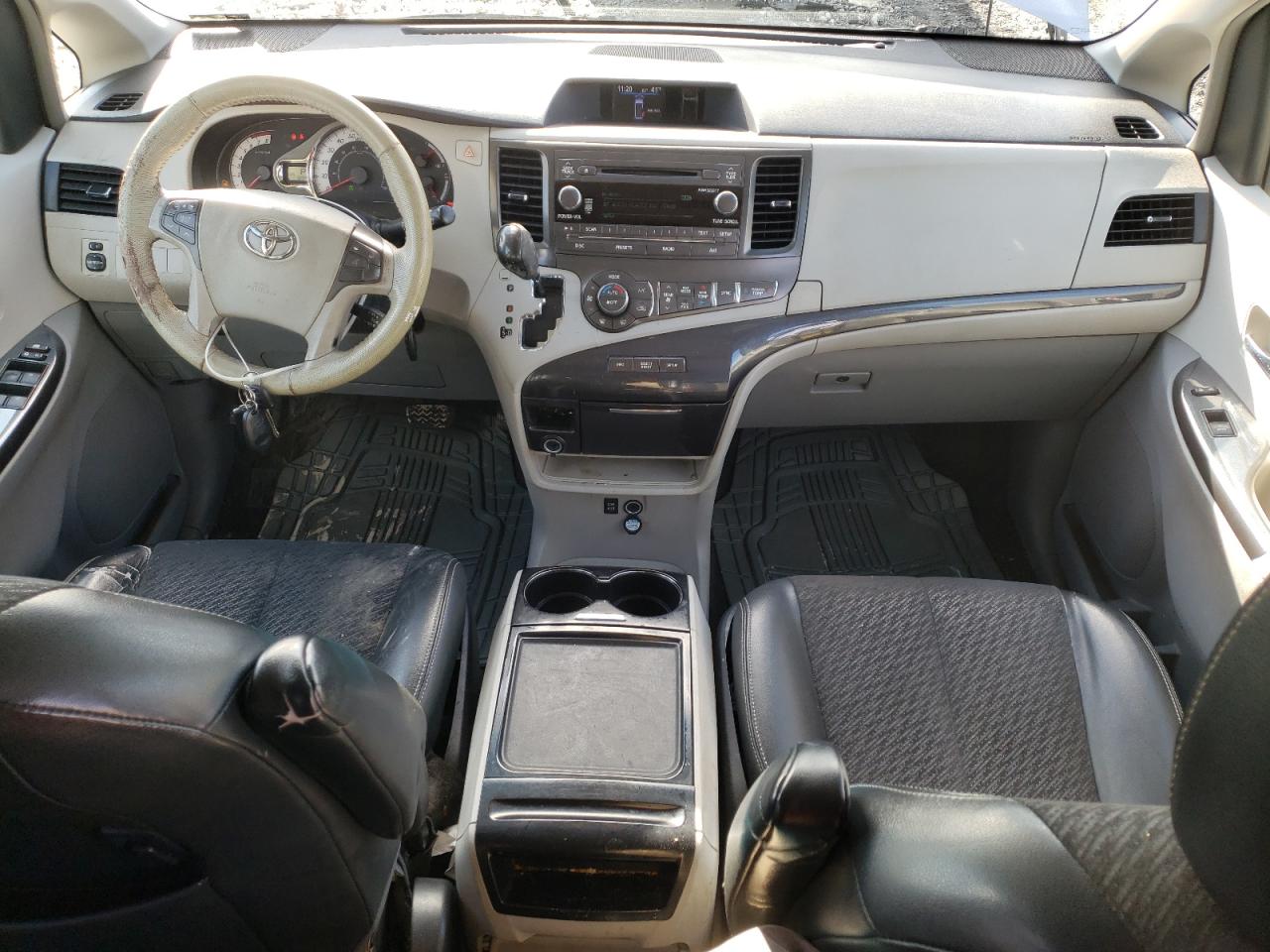 2012 Toyota Sienna - Image 8