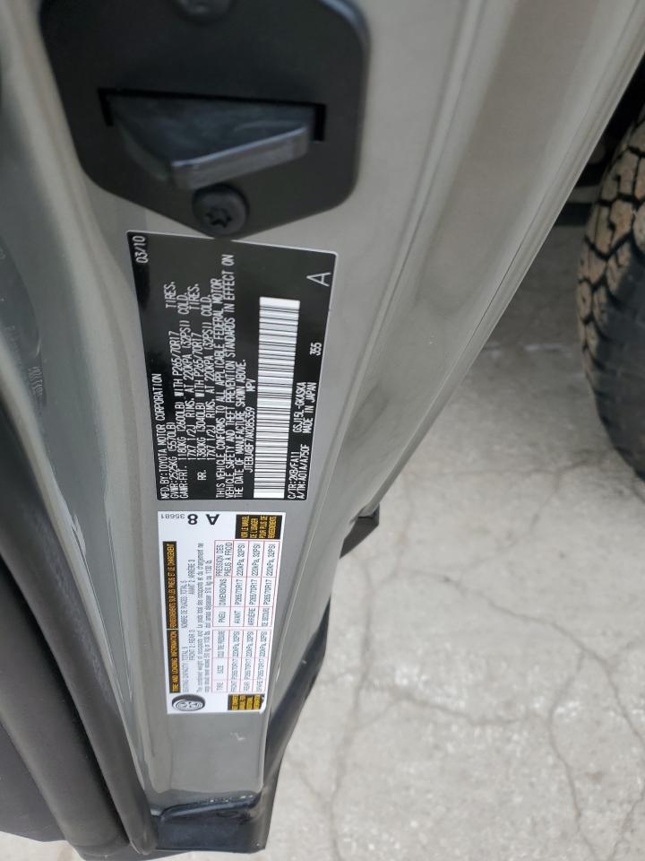 2010 Toyota FJ Cruiser - Image 12