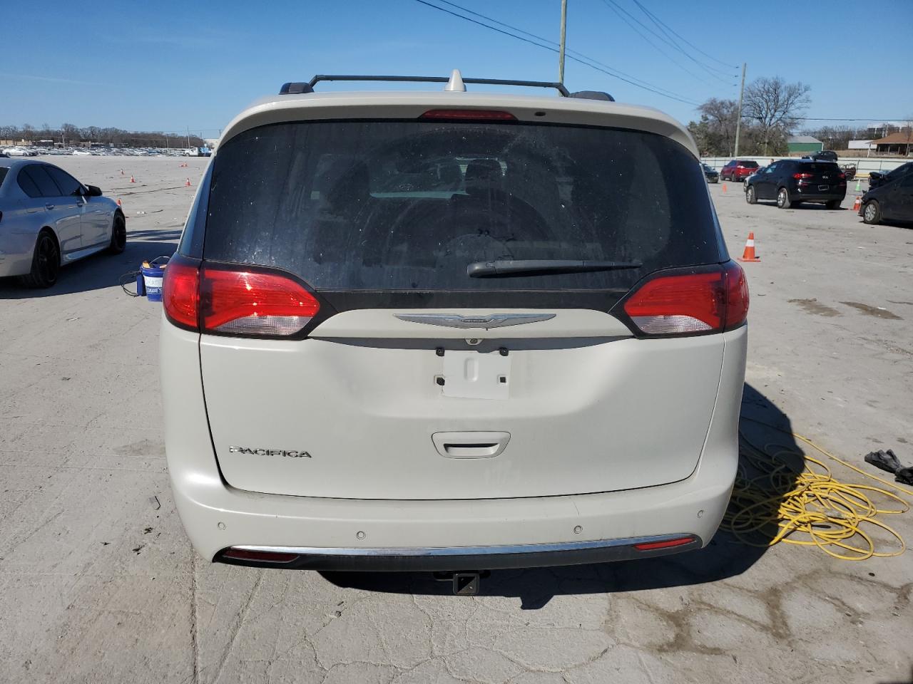 2017 Chrysler Pacifica - Image 6