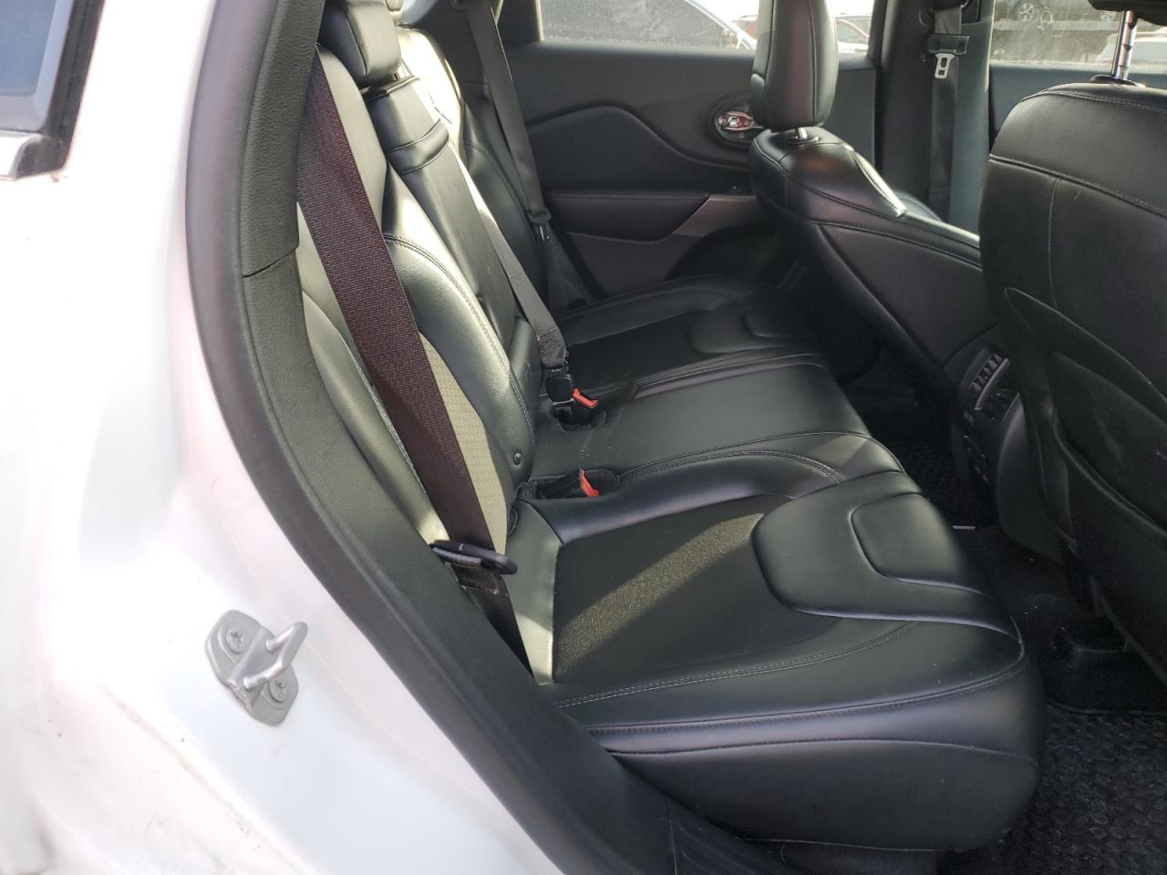 2019 Jeep Grand Cherokee - Image 10