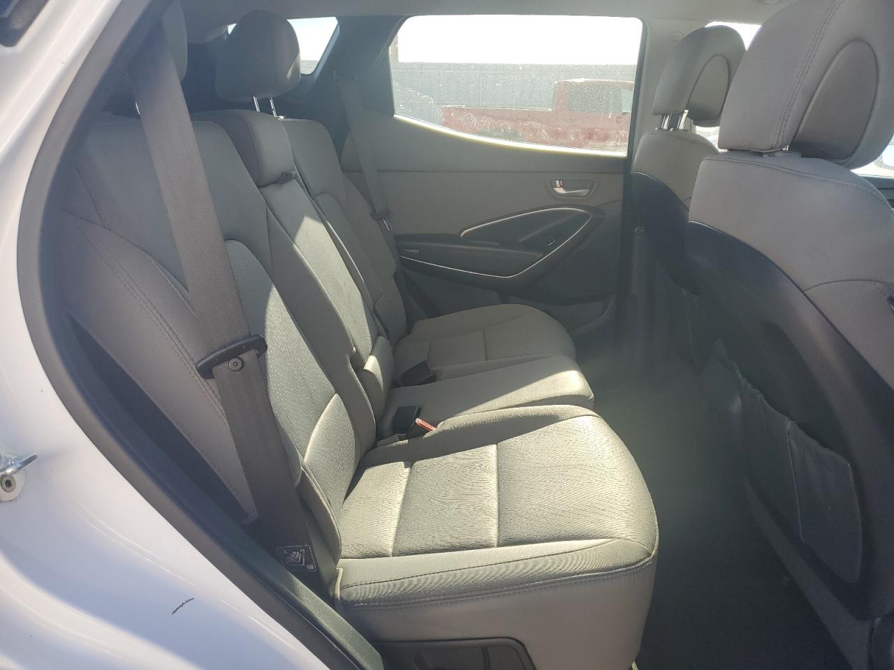 2017 Hyundai Santa Fe - Image 11