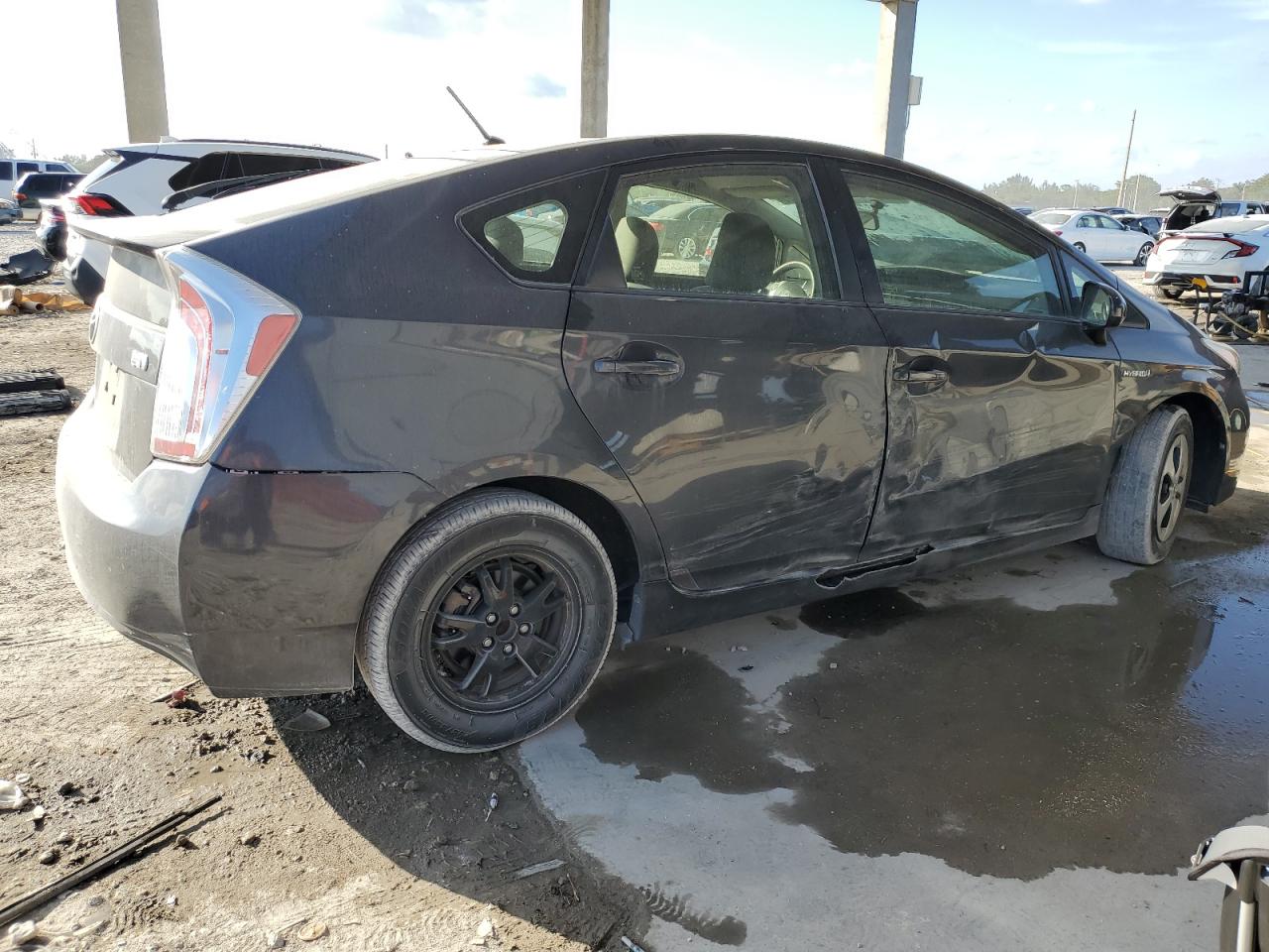 2015 Toyota Prius - Image 3