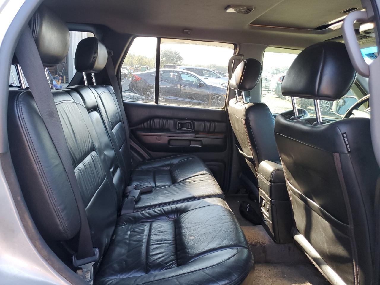 2003 Infiniti QX4 - Image 11