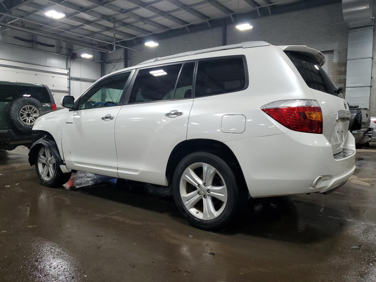 2010 Toyota Highlander - Image 2