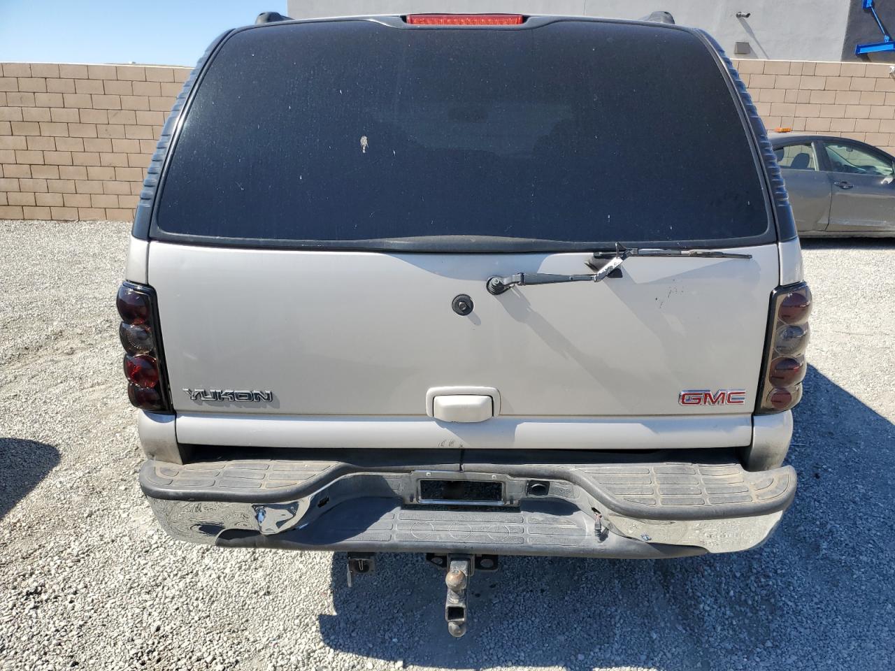 2004 GMC Yukon - Image 6