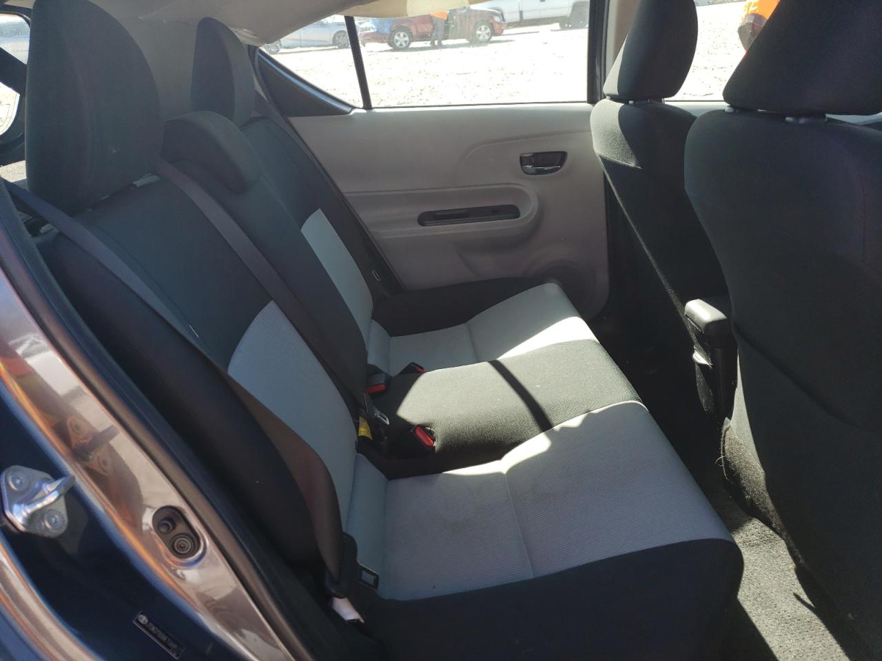 2014 Toyota Prius - Image 10