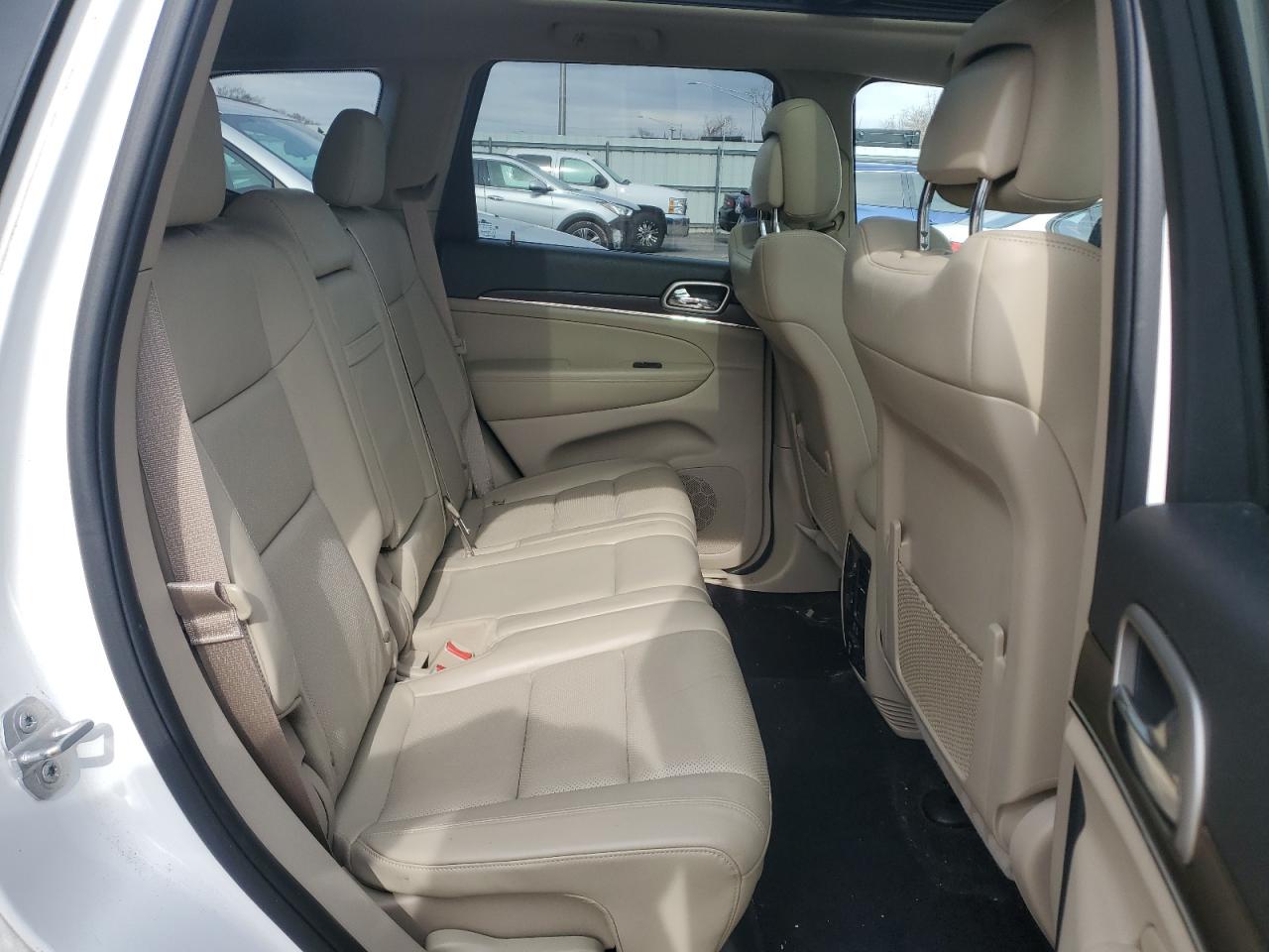 2015 Jeep Grand Cherokee - Image 11