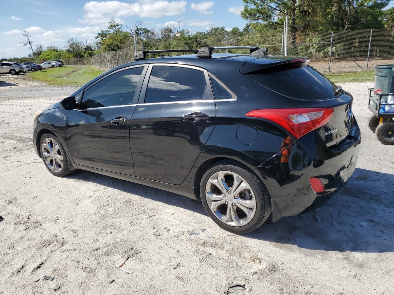 2013 Hyundai Elantra - Image 2