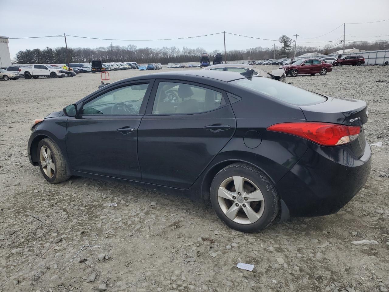 2013 Hyundai Elantra - Image 2