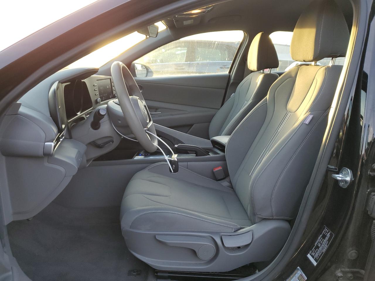 2022 Hyundai Elantra - Image 7
