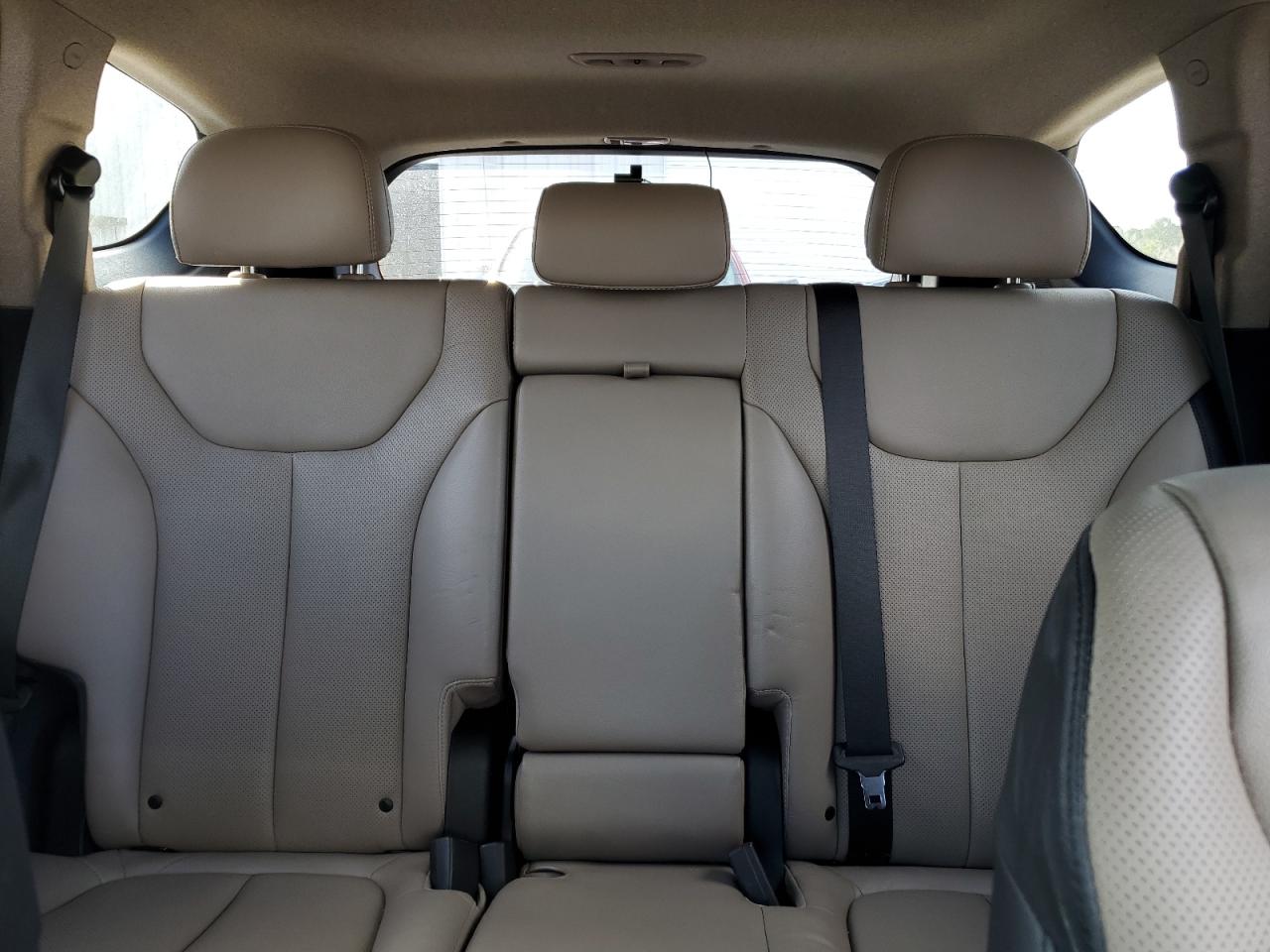 2020 Hyundai Santa Fe - Image 10