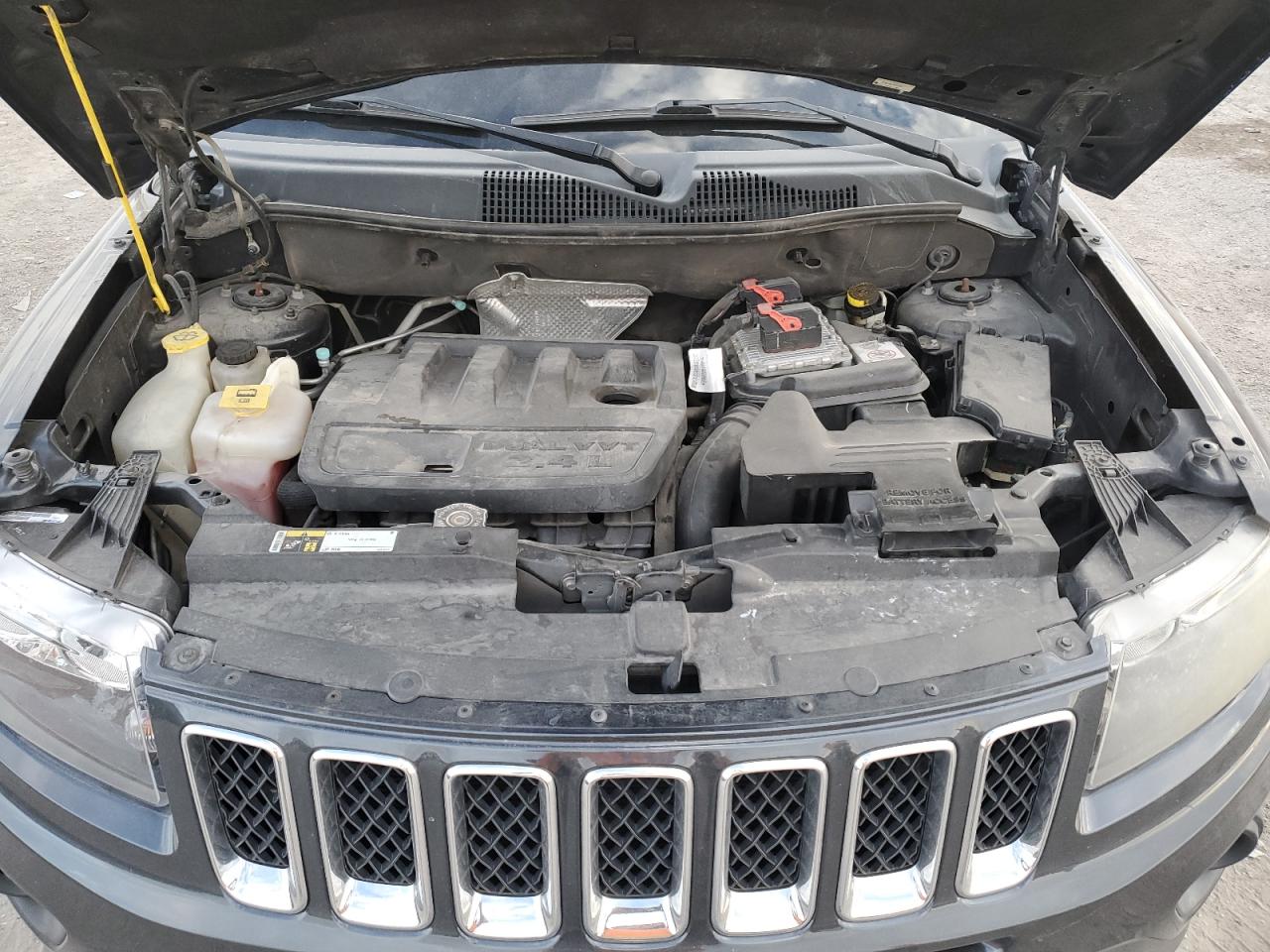 2016 Jeep Compass - Image 12