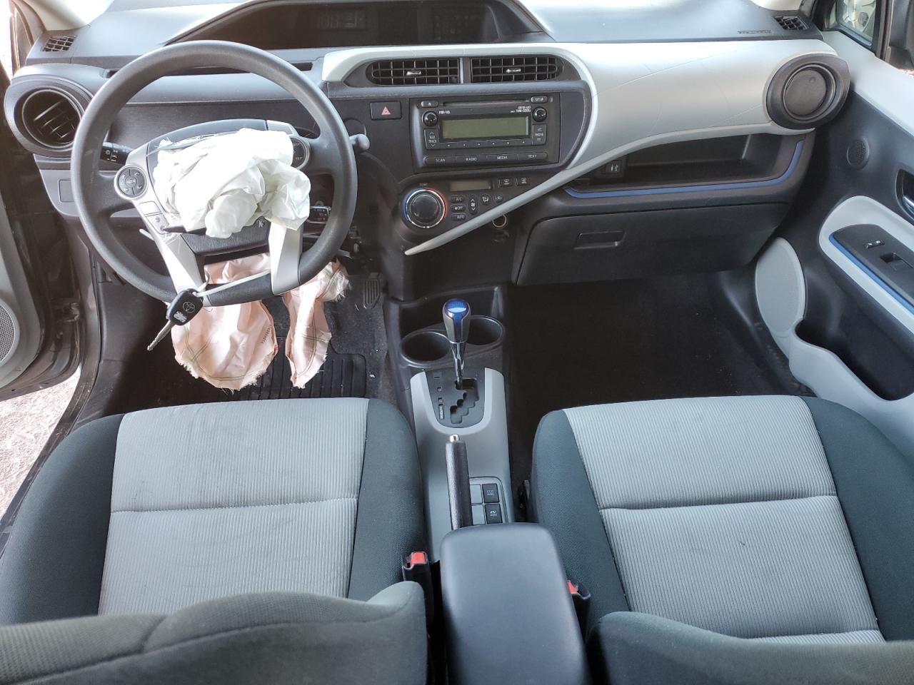 2012 Toyota Prius - Image 8