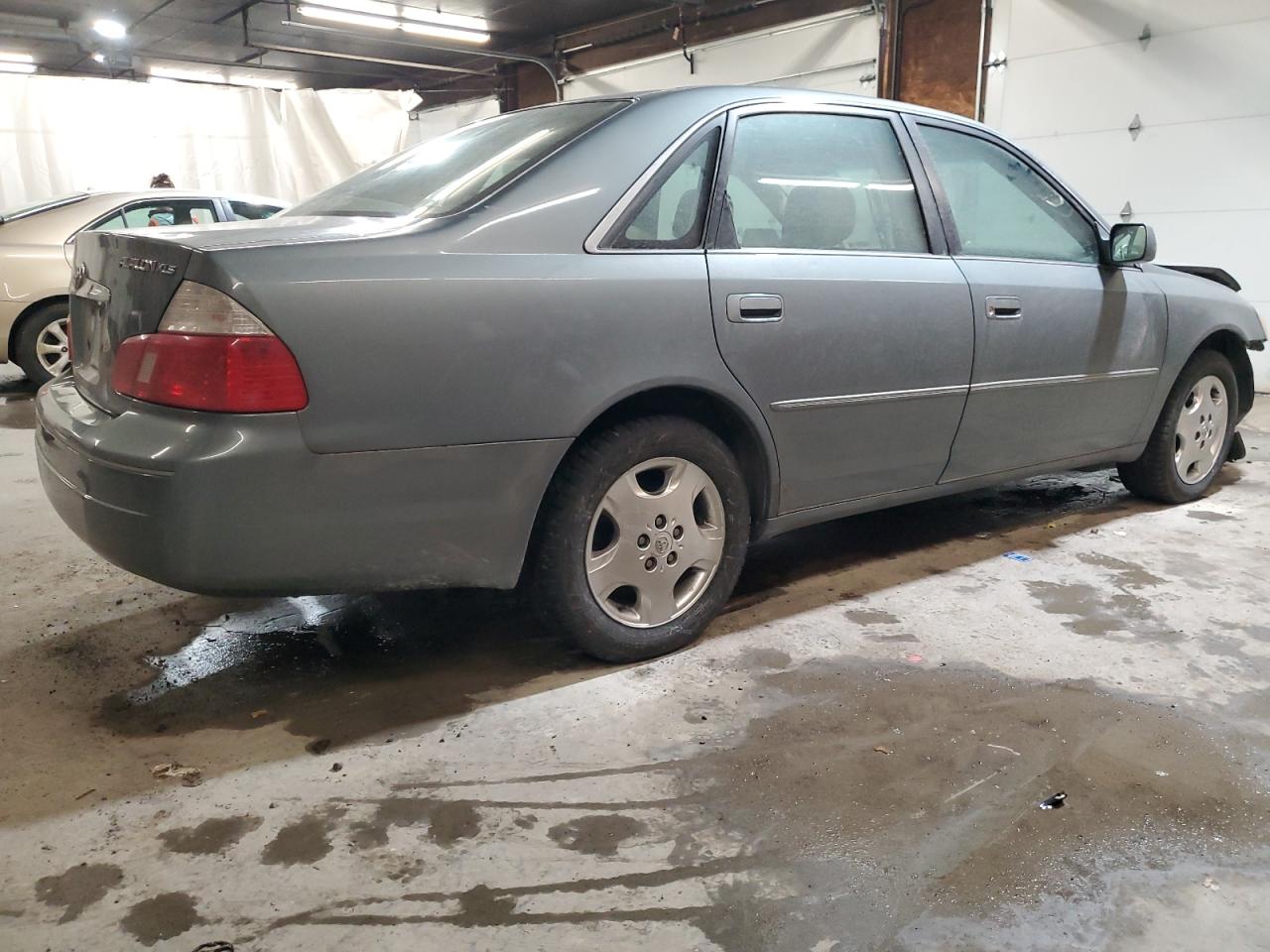 2004 Toyota Avalon - Image 3