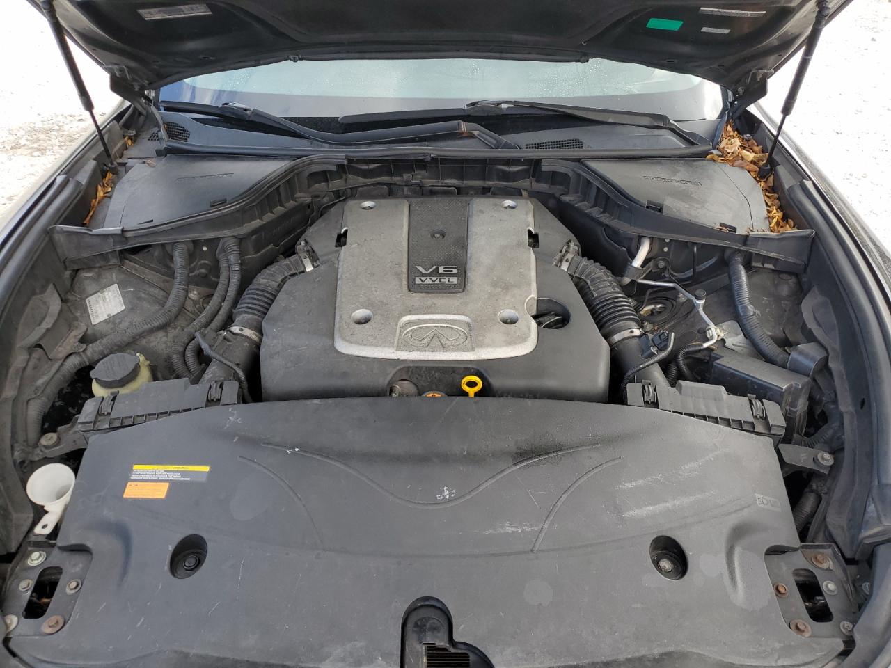 2011 Infiniti M - Image 13