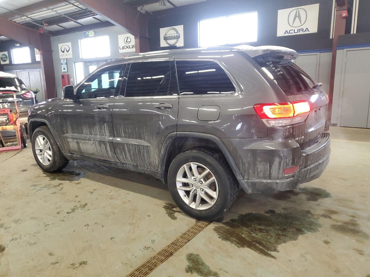 2017 Jeep Grand Cherokee - Image 2