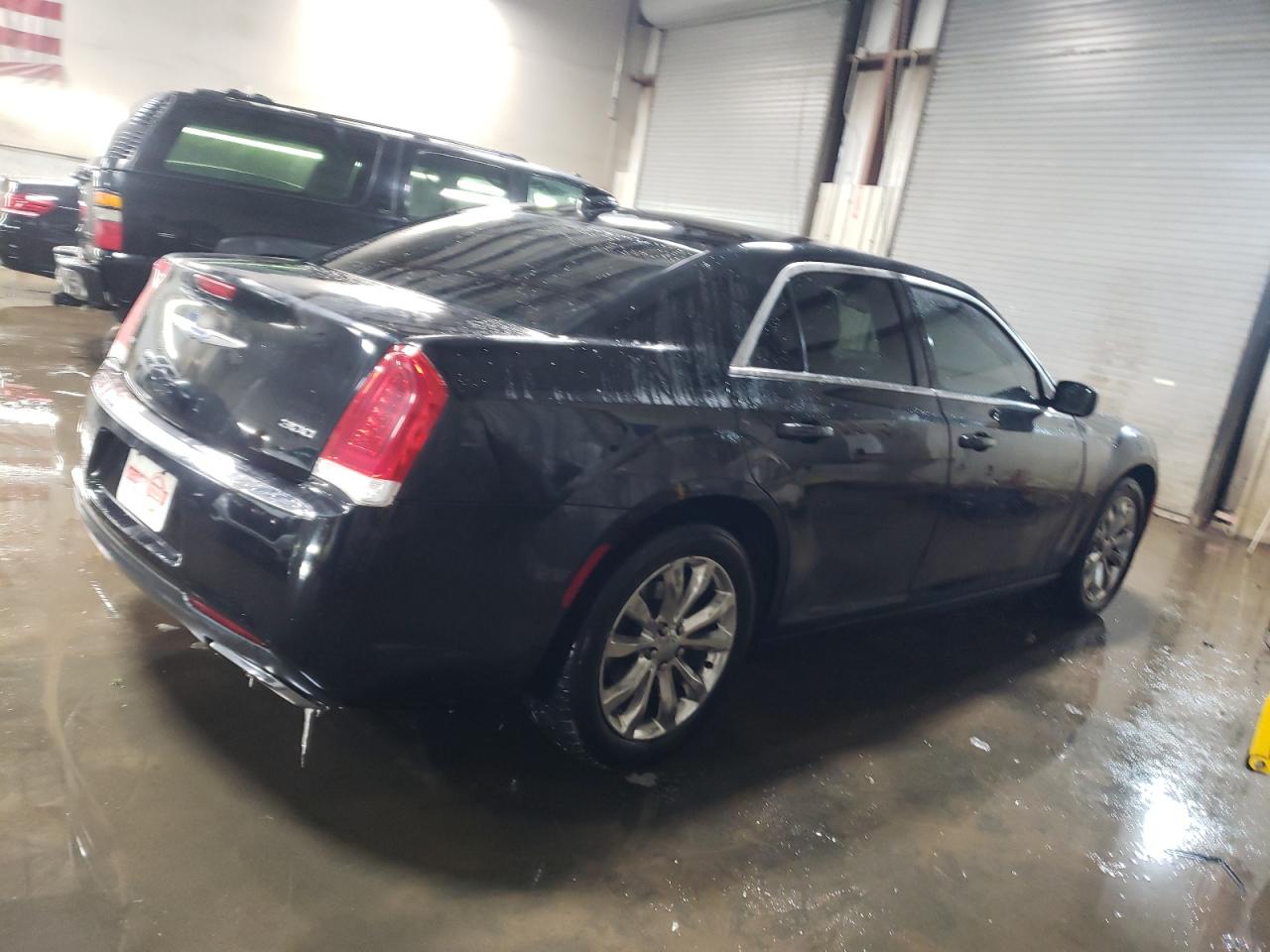 2015 Chrysler 300 - Image 3