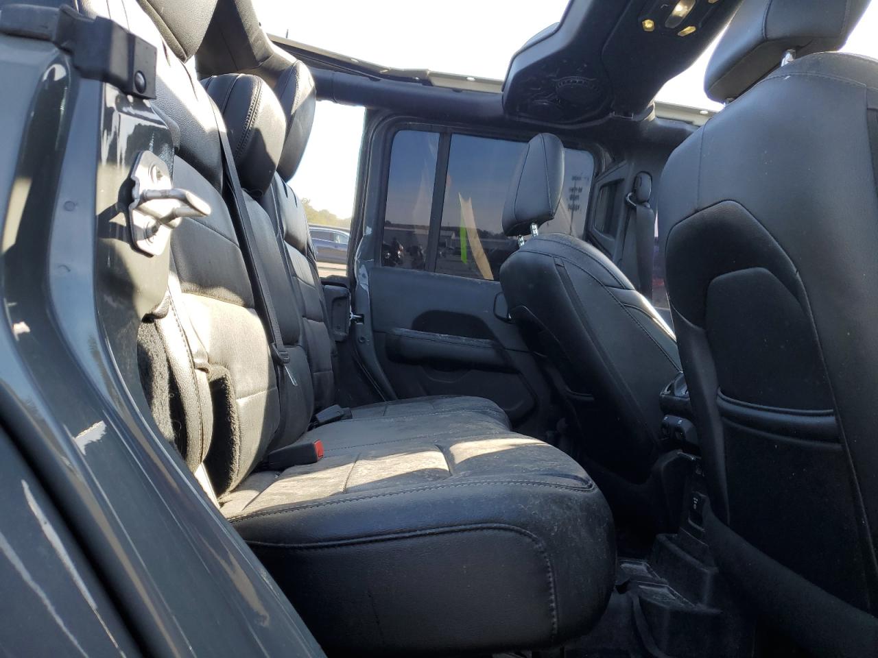 2019 Jeep Wrangler - Image 11