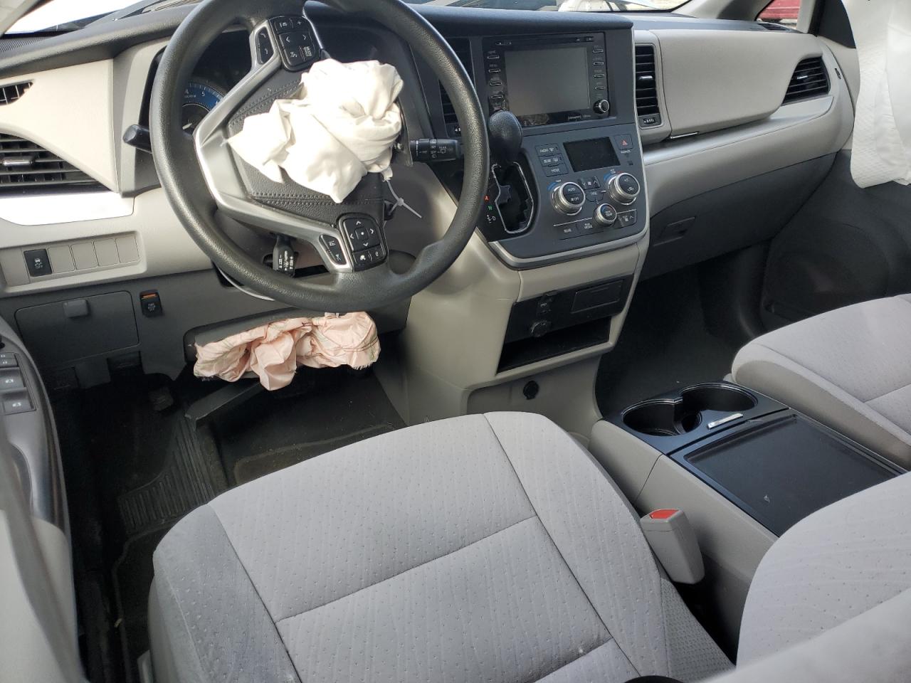 2020 Toyota Sienna - Image 8