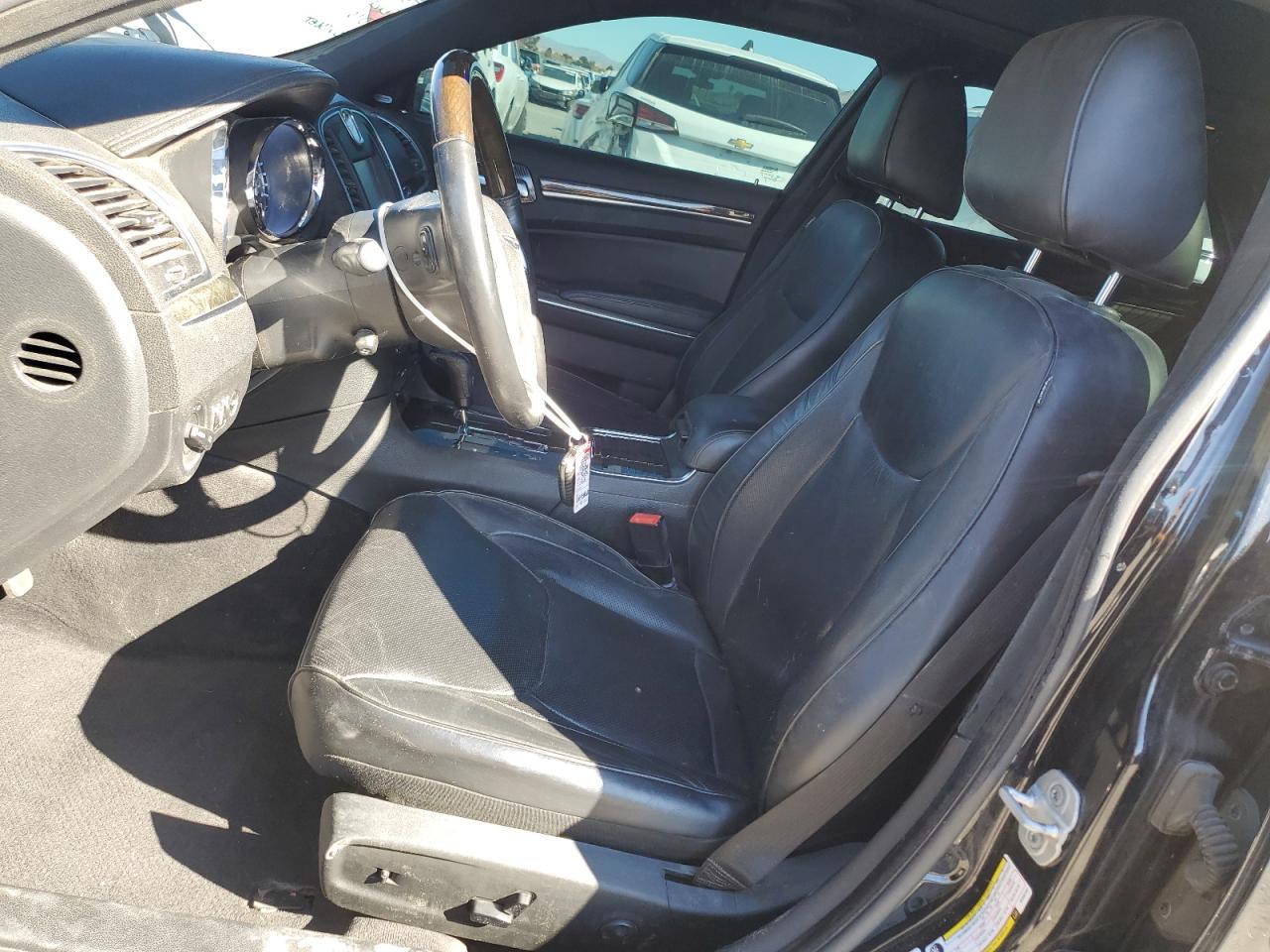 2011 Chrysler 300 - Image 7