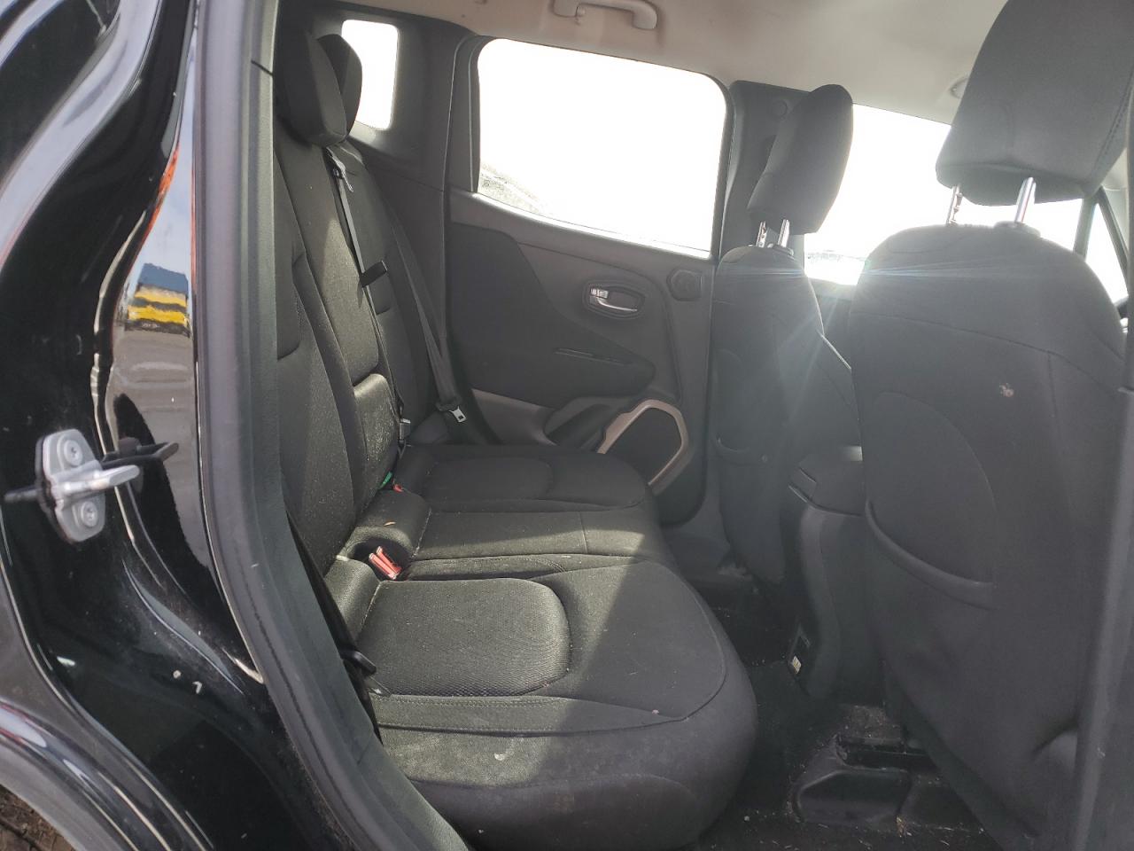2015 Jeep Renegade - Image 10