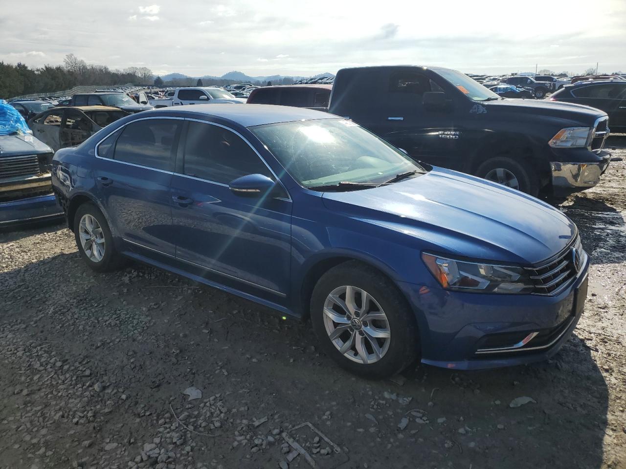 2016 Volkswagen Passat - Image 4