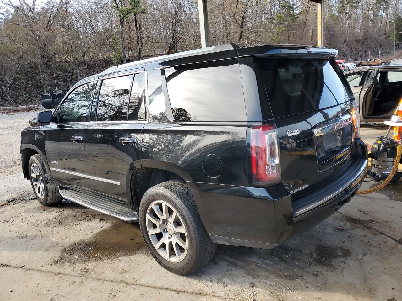 2017 GMC Yukon - Image 2