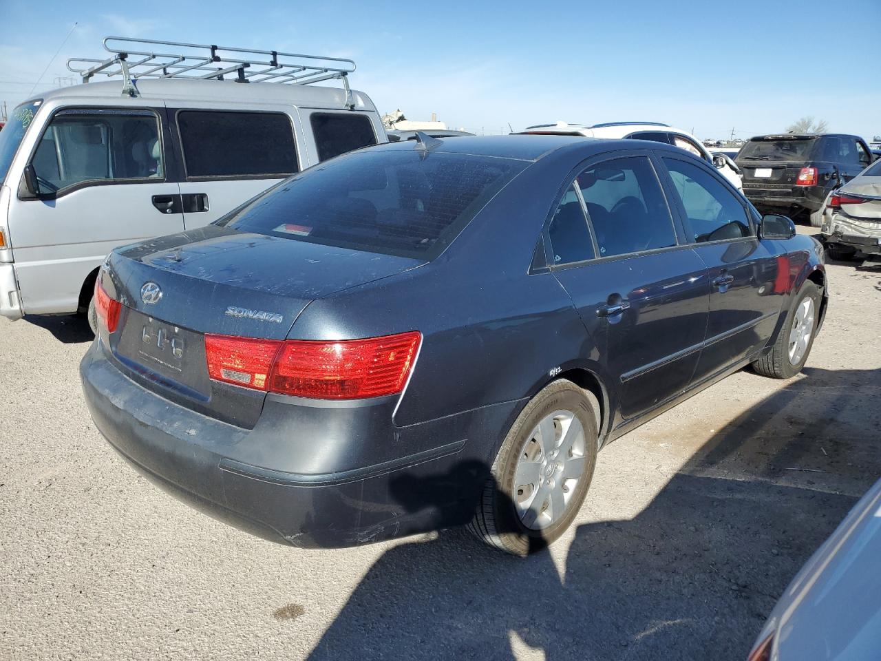 2010 Hyundai Sonata - Image 3