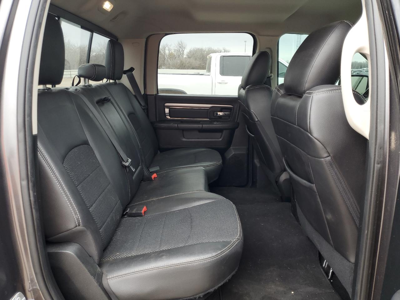 2016 RAM 1500 - Image 10