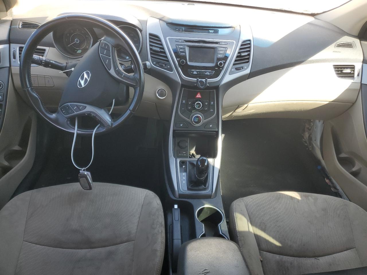 2016 Hyundai Elantra - Image 8