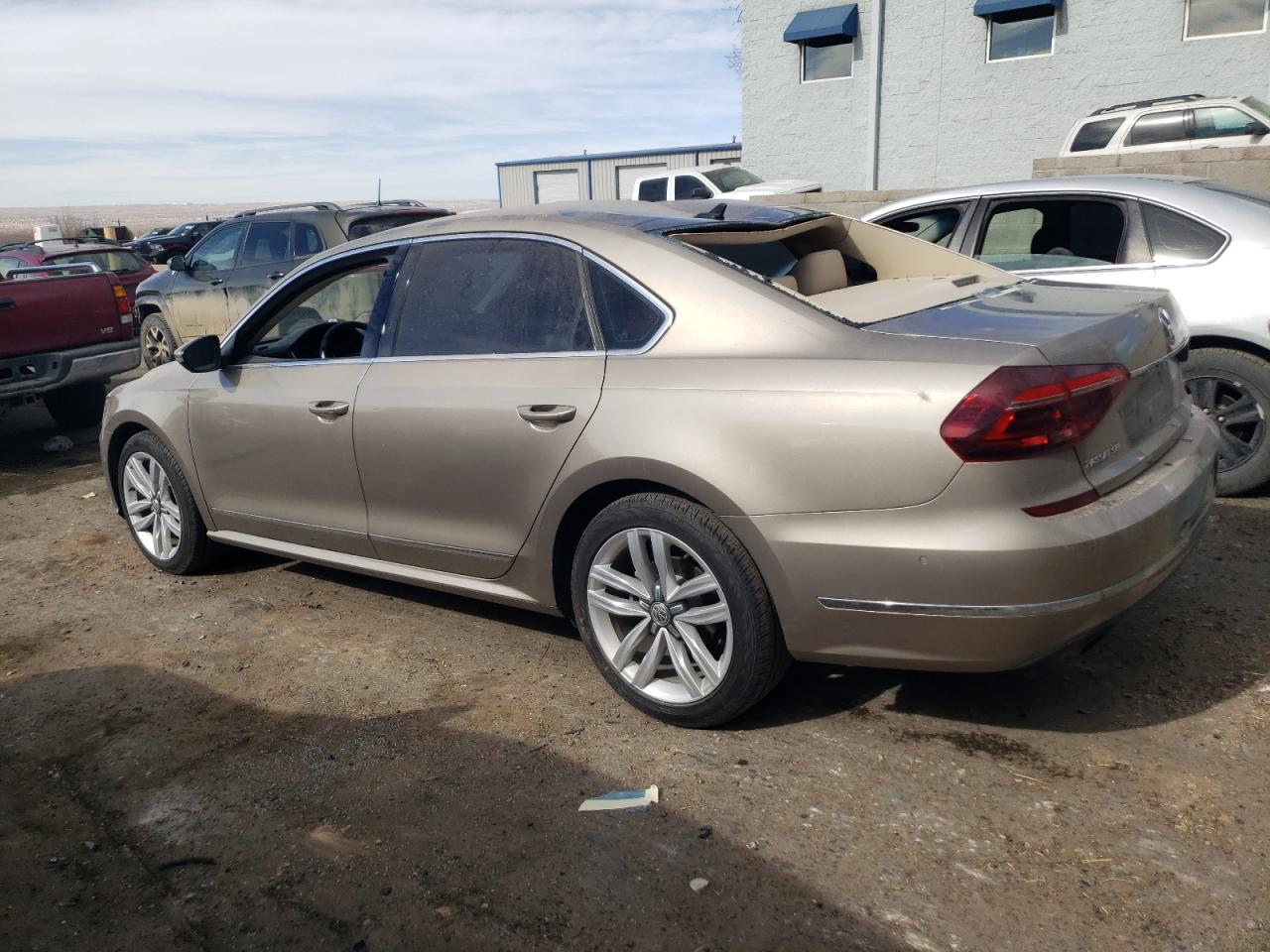 2017 Volkswagen Passat - Image 2