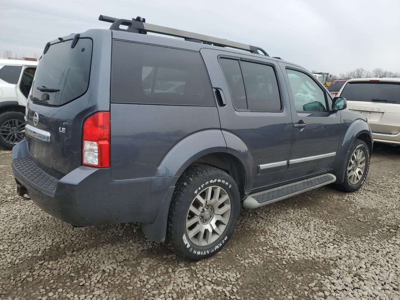 2011 Nissan Pathfinder - Image 3