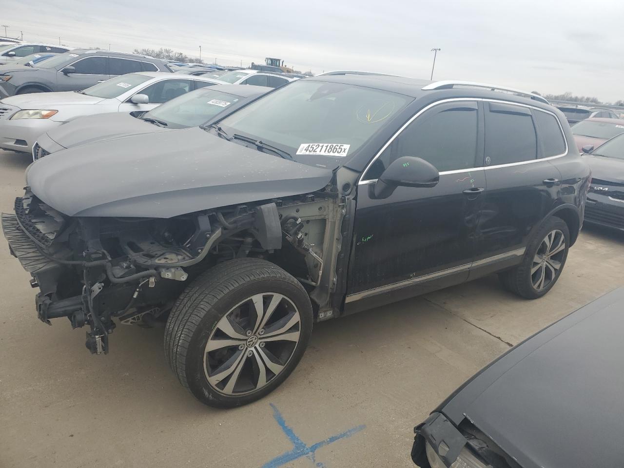 2017 Volkswagen Touareg - Image 1