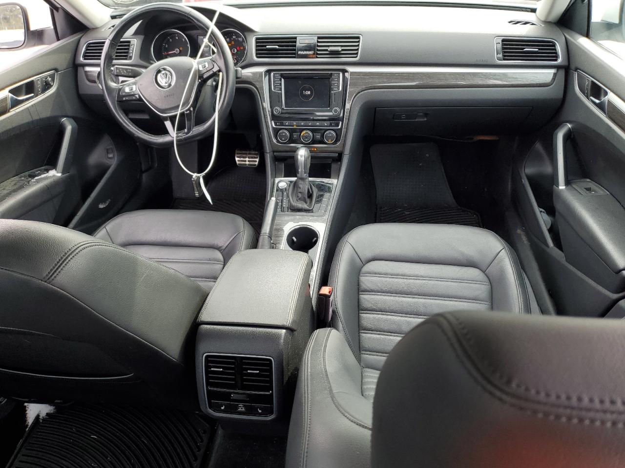 2018 Volkswagen Passat - Image 8